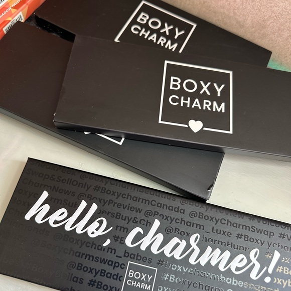 BOXYCHARM Hello Charmer Eyeshadow Palette - Picture 1 of 4